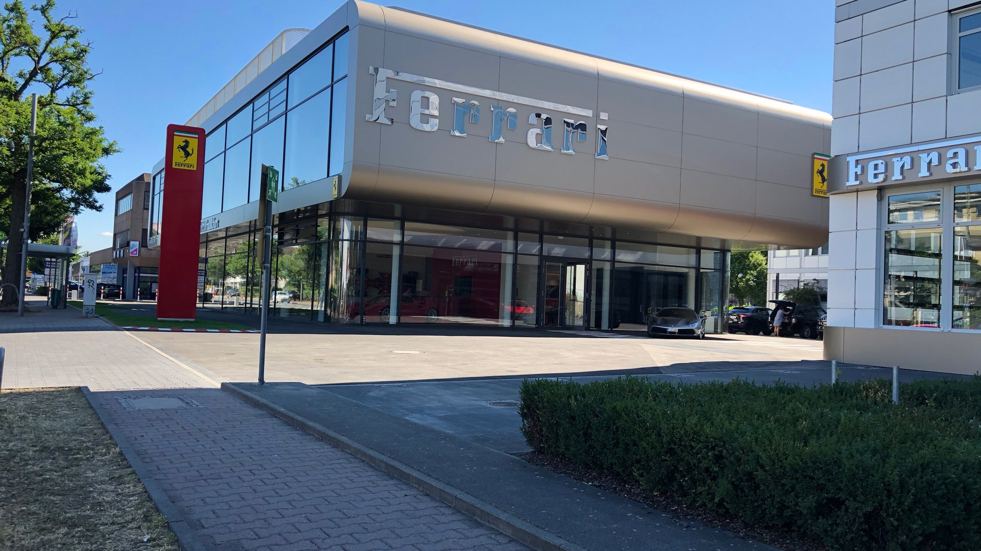 Neubaumaßnahme Autohaus Ferrari in 60324 Frankfurt