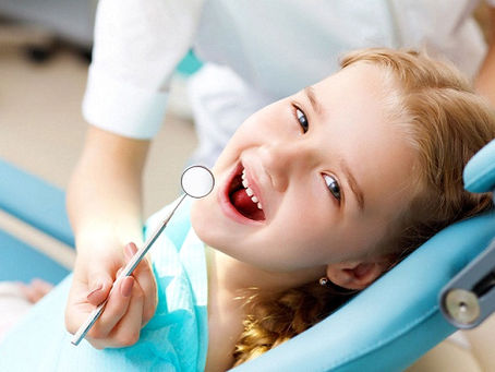 Qual é a idade de levar meu filho ao dentista?