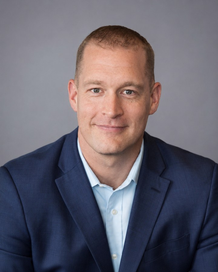 headshot_09.jpg
