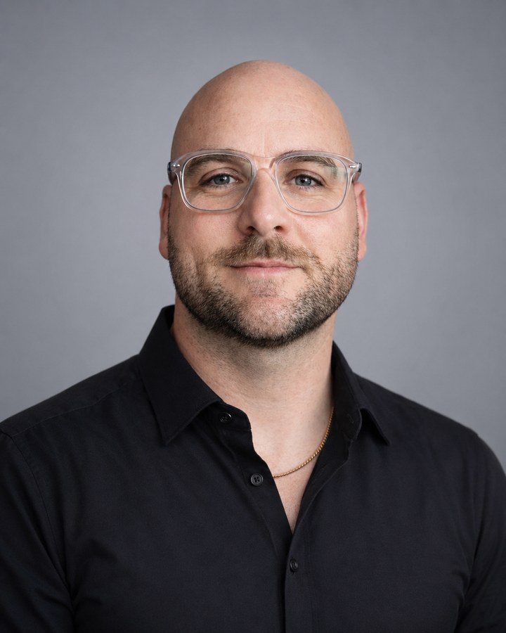 headshot_05.jpg