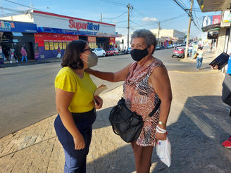 Rochelle está nas ruas para prestar contas do trabalho e ouvir a população