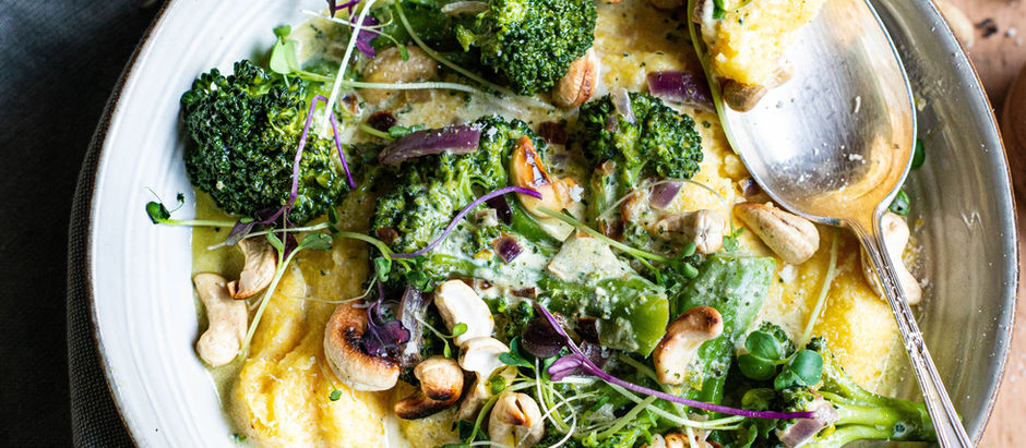 Polenta crémeuse aux brocolis & noix de cajou