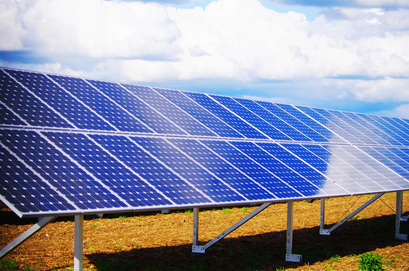 Solar-panel-array-rooftop.webp