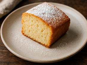 Basis Rührkuchen, frisch gebacken, angeschnitten