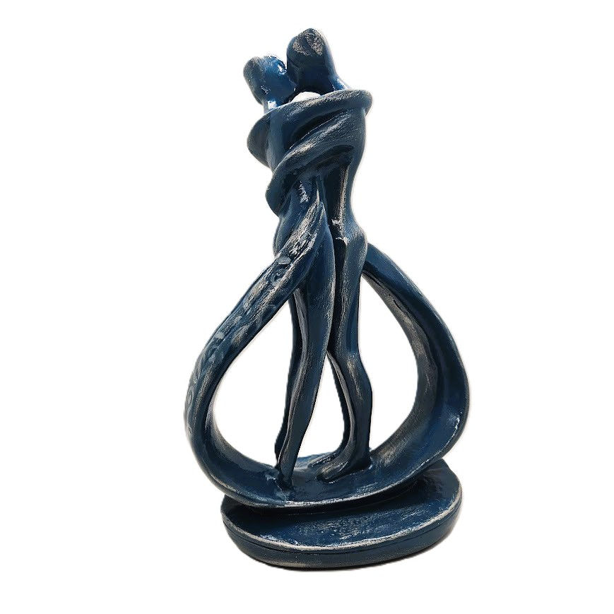 ESTATUETA DE GESSO CASAL EM ABRAÇO 28CM