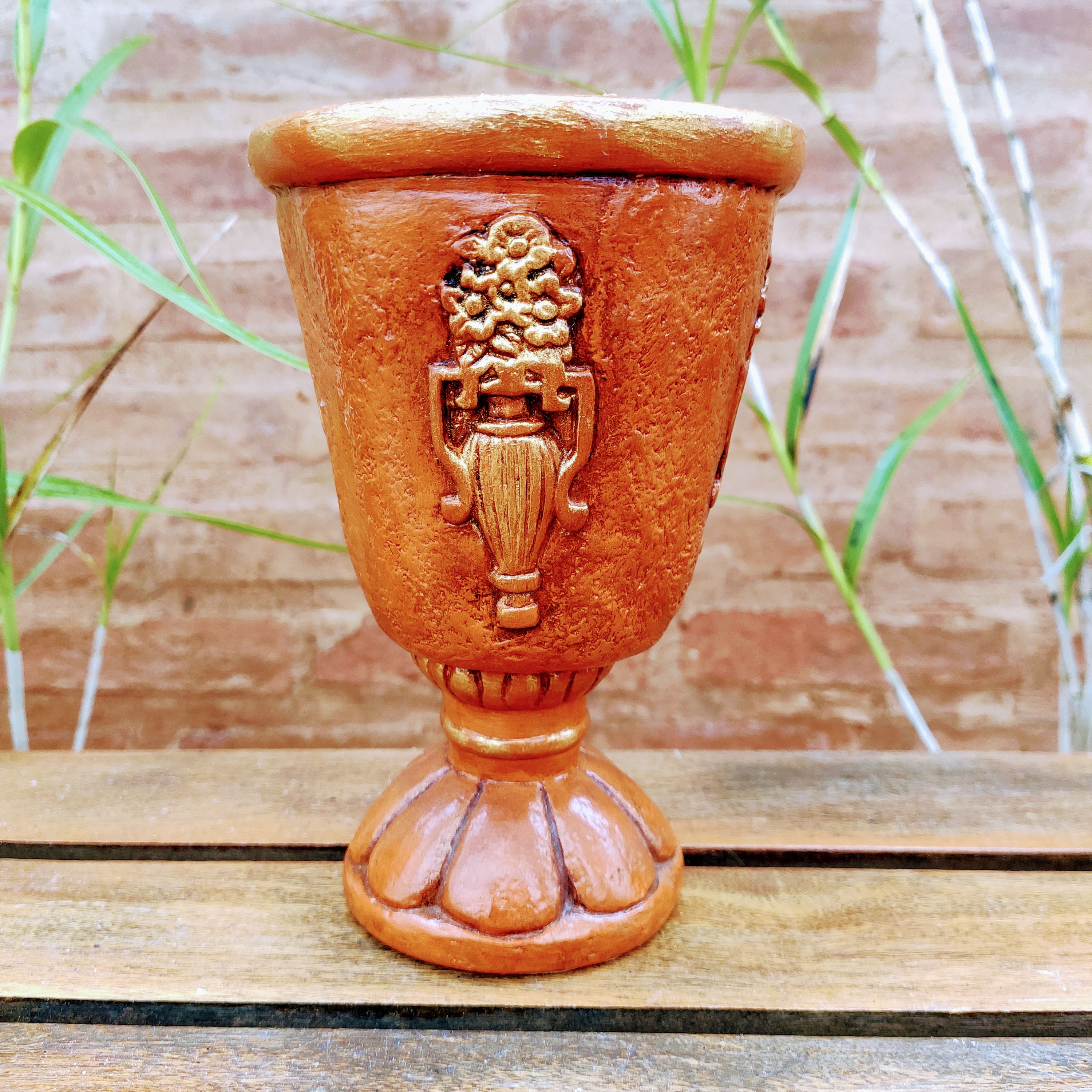 VASO DE GESSO C/ DETALHES OURO 17CM