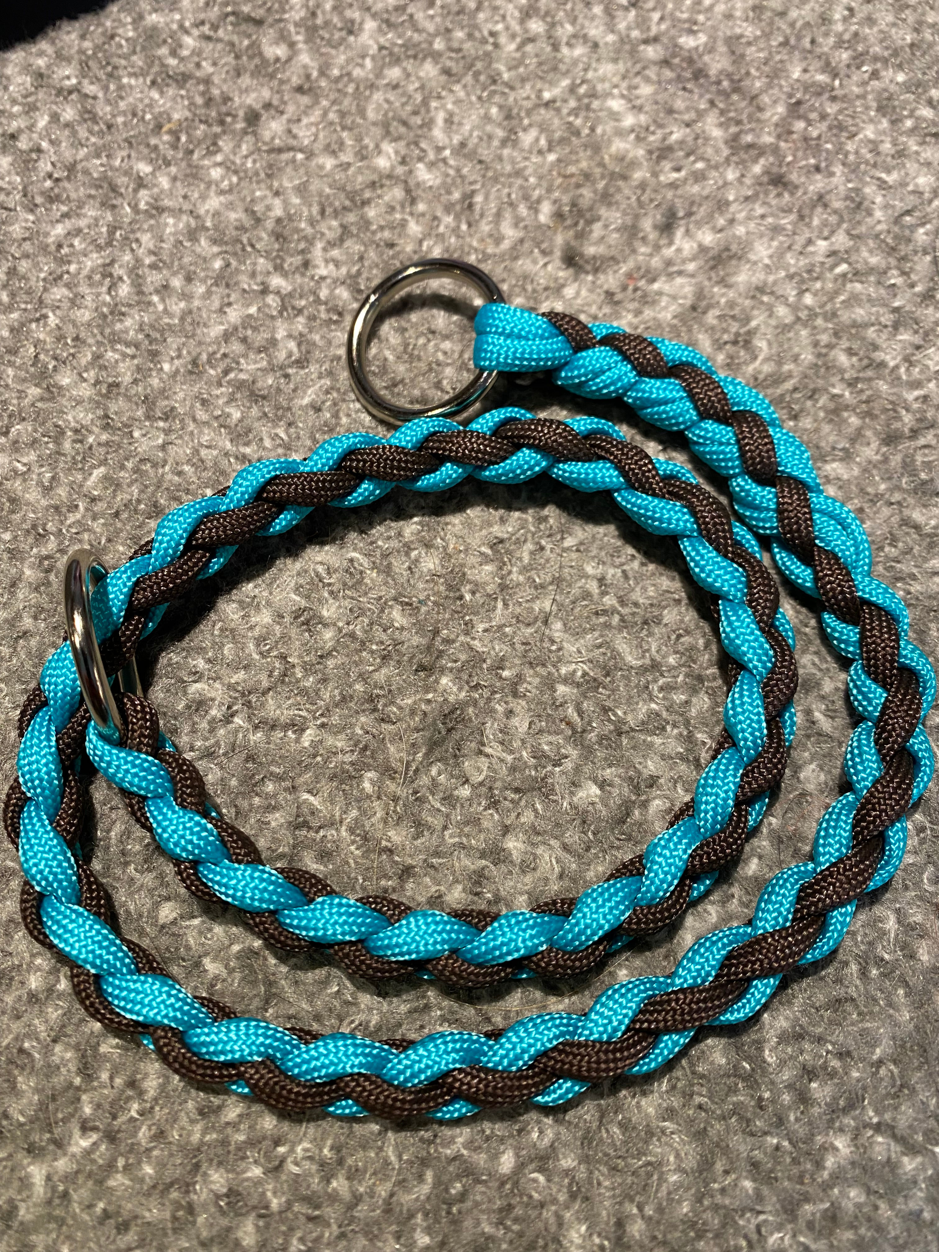 Stryphalsband flätat