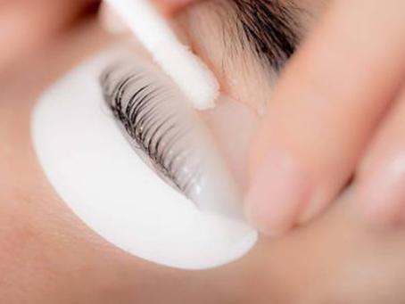 Uốn Mi Là Gì? Tìm Hiểu Phương Pháp Làm Đẹp Tự Nhiên Cho Đôi Mắt Quyến Rũ