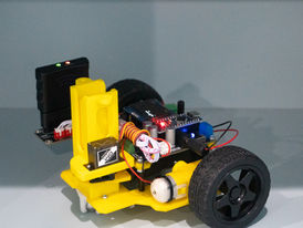 หุ่นยนต์บังคับมือ The Cube Transporter: ภารกิจปล่อยลูกบาศก์ จุดประกายนักประดิษฐ์จิ๋ว