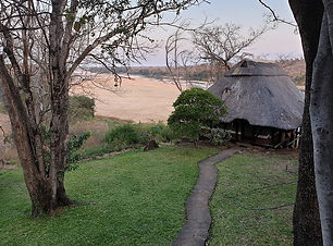 Nhambo Self-Catering 1 (Copy).jpg