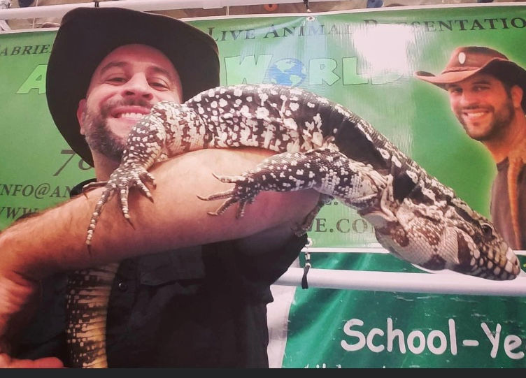 Animal World Experience & Close Encounters!