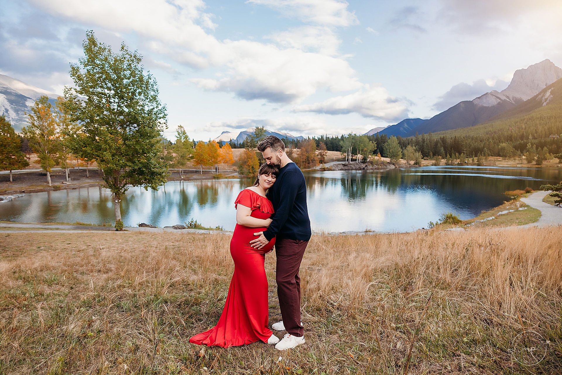Beautiful Fall Maternity Session in Canmore | Banff Baby Photographer
