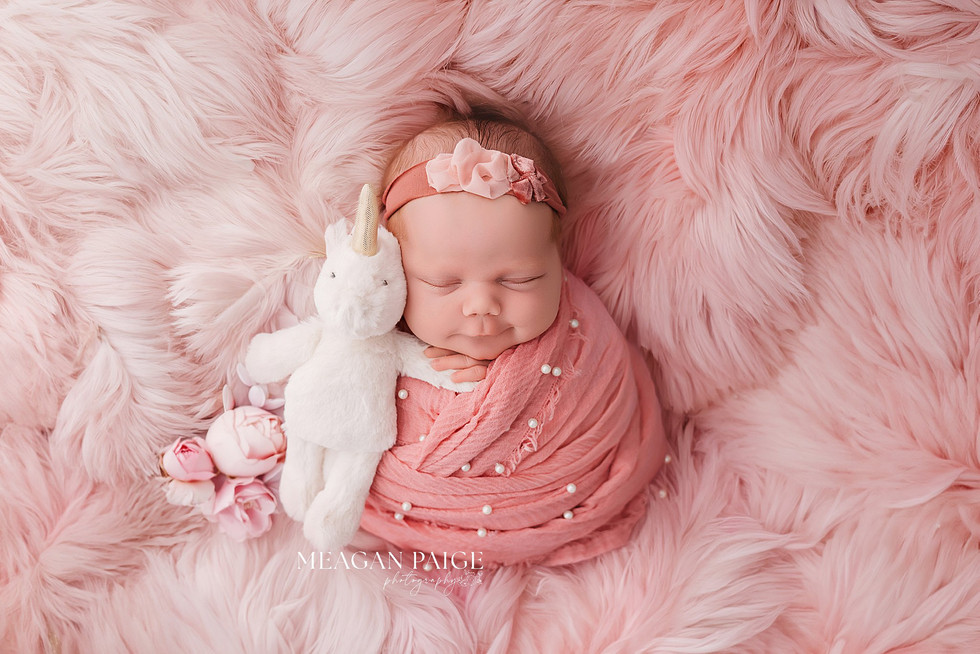 Cozy Family Newborn Session | Airdrie + Calgary Baby Photographer