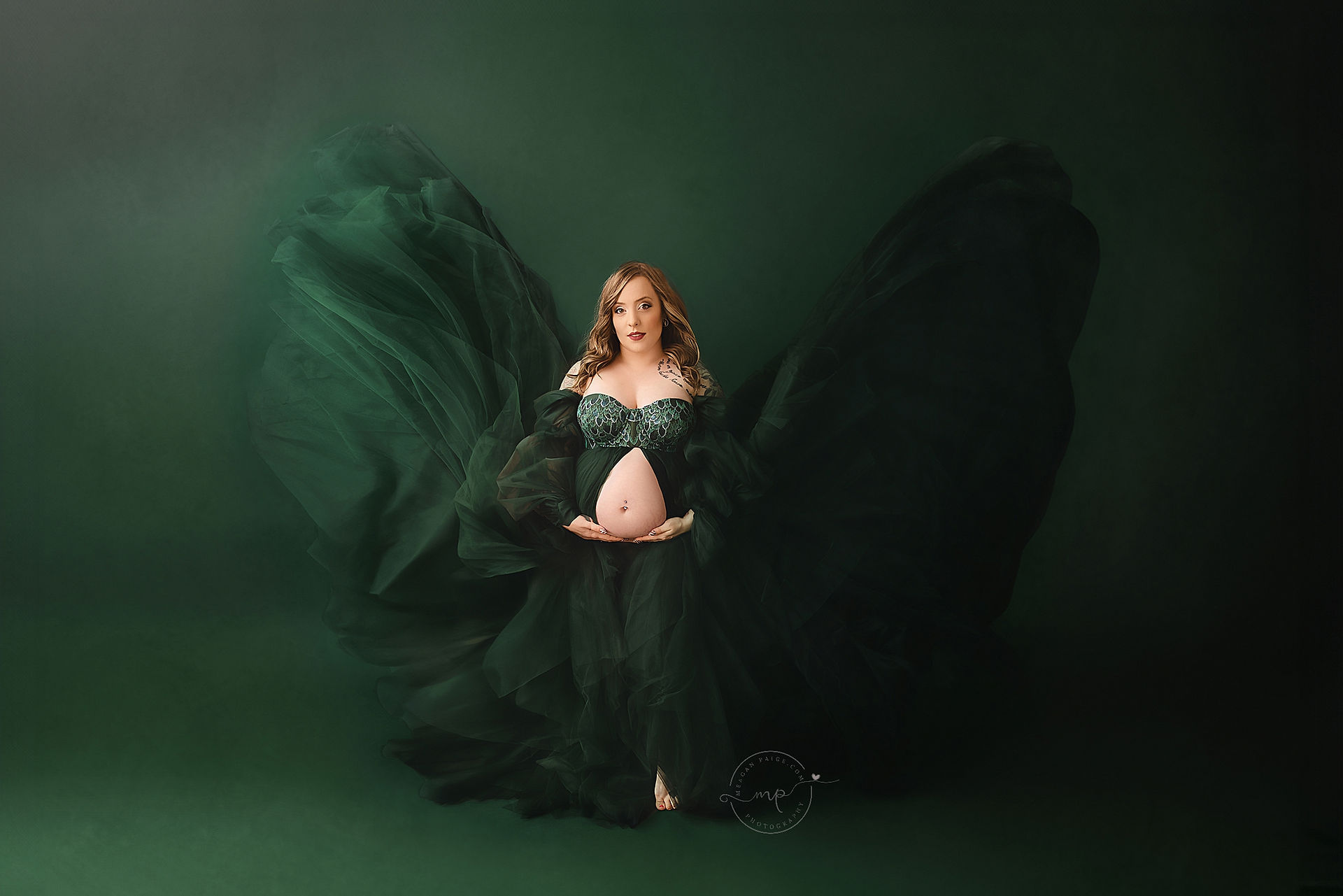 Meagan Paige Photography - Studio Maternity Session - Airdrie, AB
