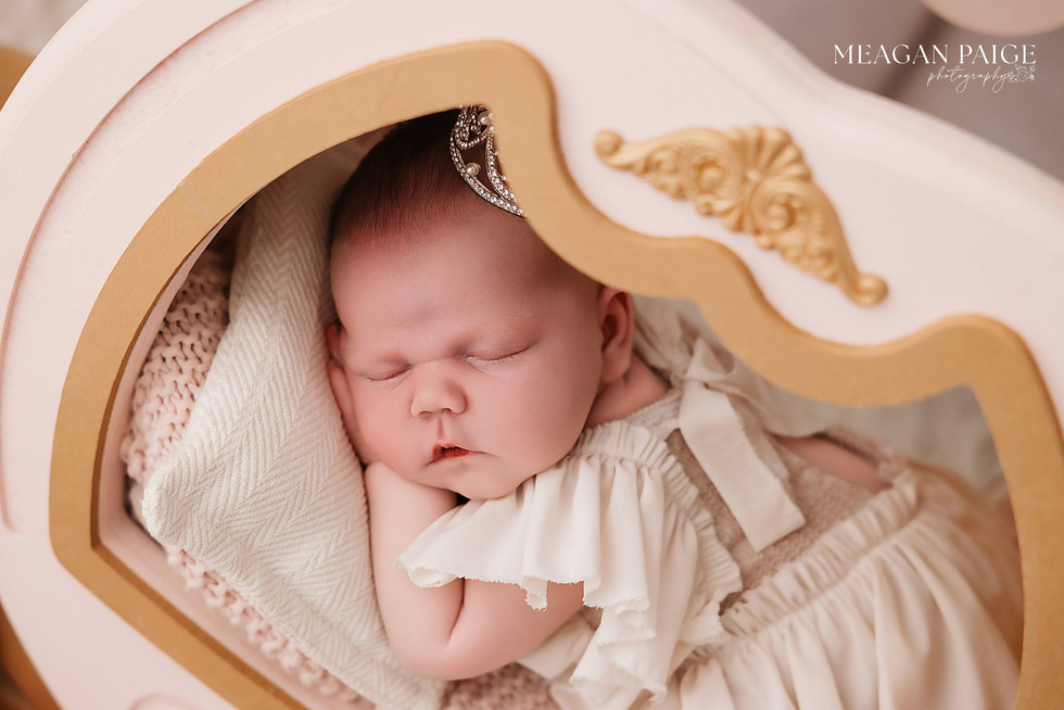 Cozy Family Newborn Session | Airdrie + Calgary Baby Photographer