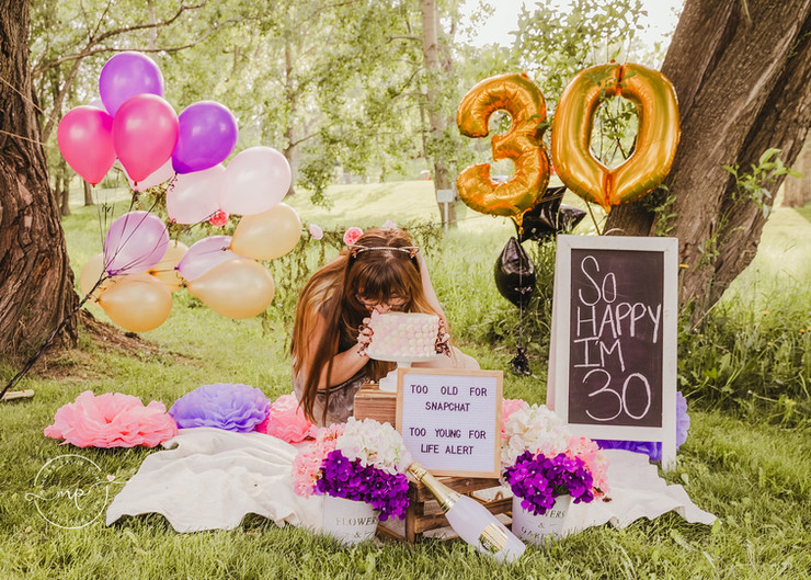Calgary Cake Smash Photographer, calgary photographer, birthday photoshoot near me