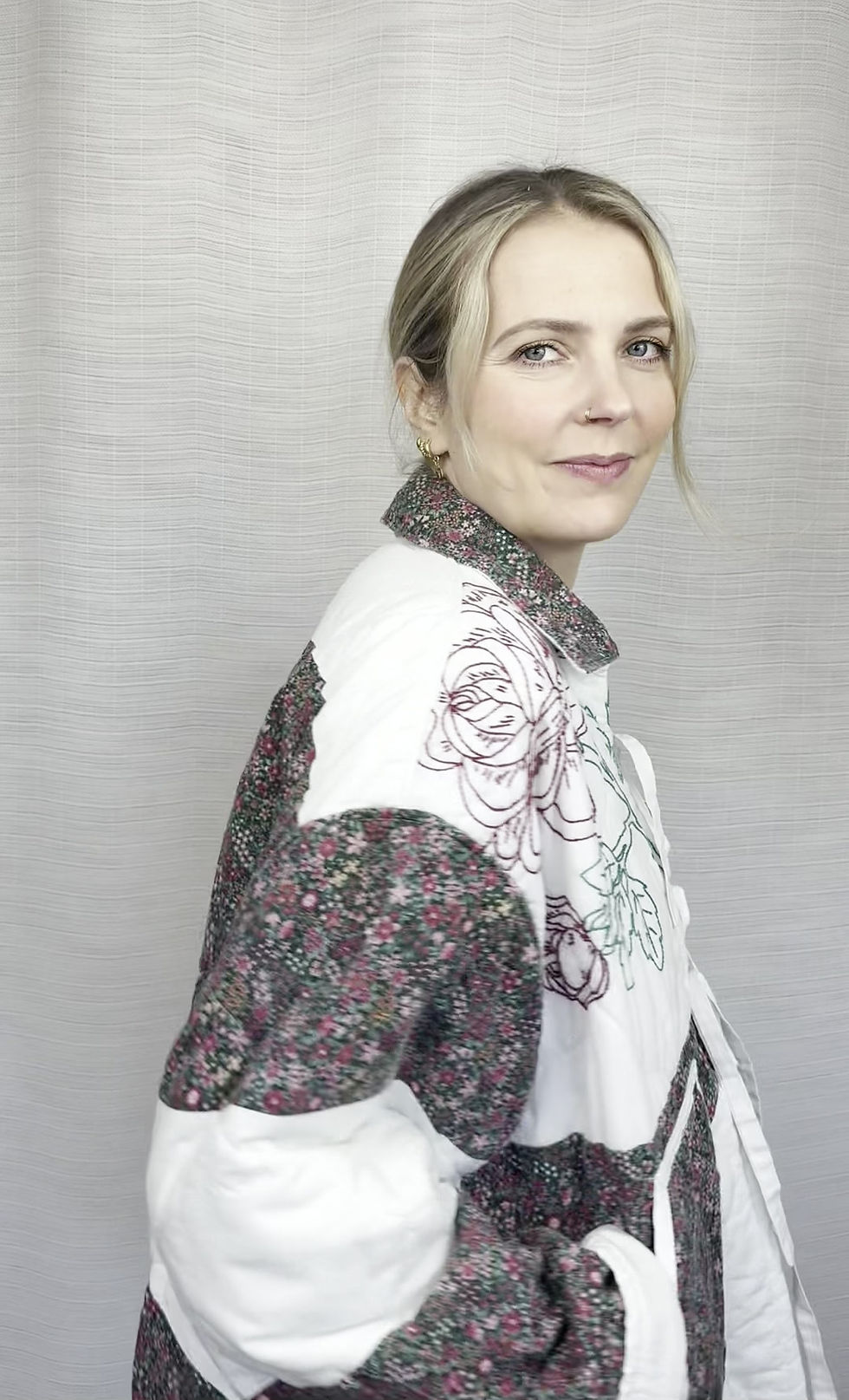 Thumbnail: Try-on: upcycled floral quilted jacket with embroidery (Size XXL)