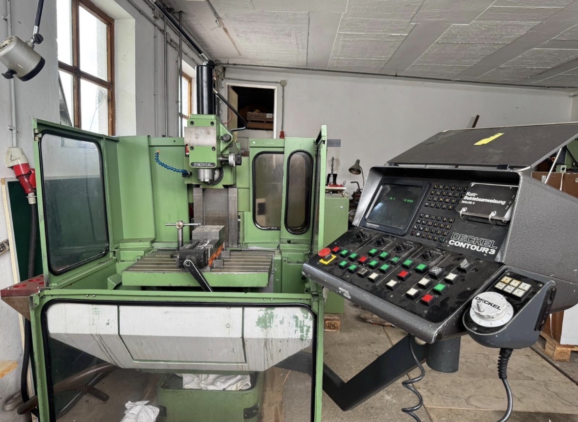 Deckel FP2A — 3-Achs Fräsmaschine