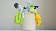 Going Green: Vase Hygiene and Flower Food