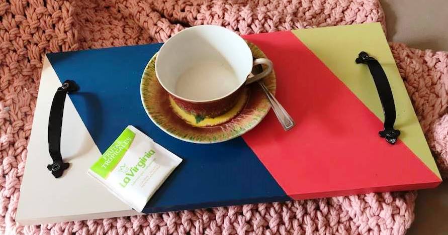 BANDEJA CON TAZA - Iris Alicia Santesteb