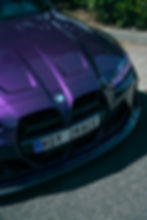 Fialové BMW s poznávací značkou RDY 2RACE