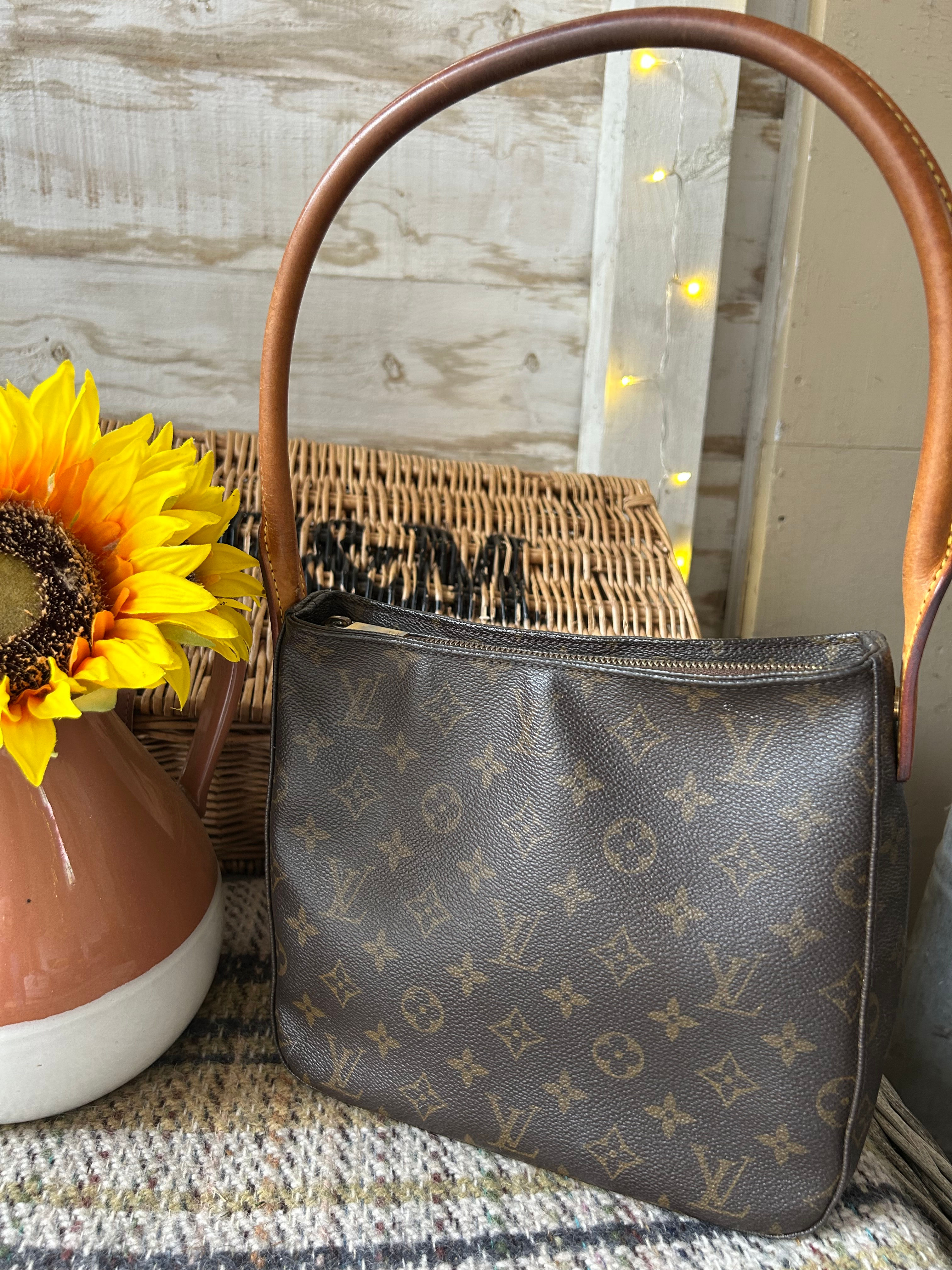 Lotus Vuitton Looping bag in Monogram