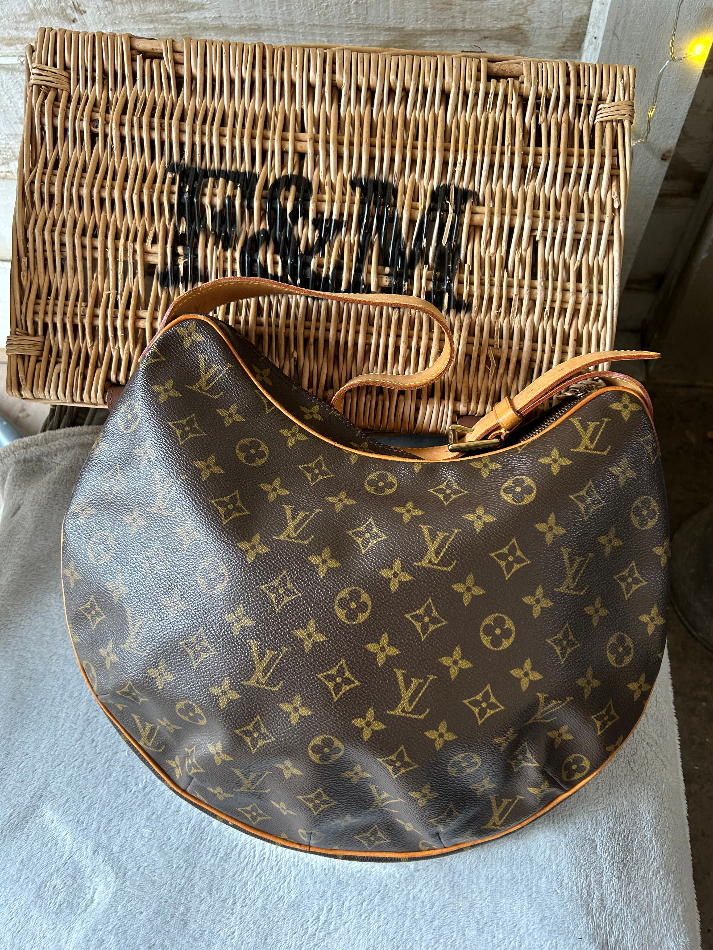 Louis Vuitton Croissant GM in Monogram
