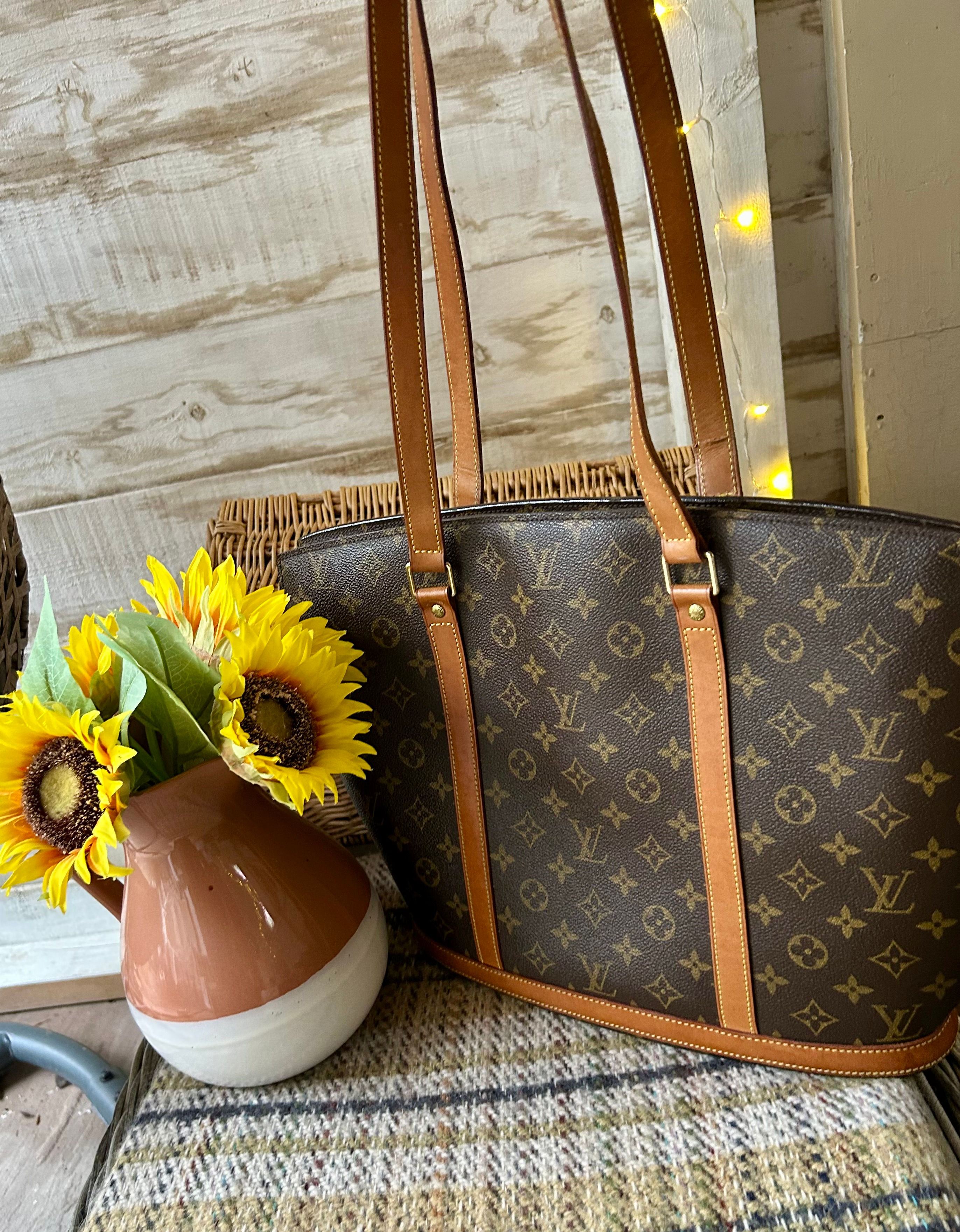 Louis Vuitton Babylone structured tote bag with zip closure