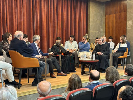 Tertulia con el Cardenal Robert Sarah
