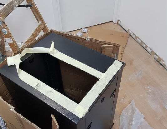 ארון תקשורת