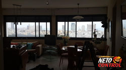 מצלמת אבטחה בתוך דירה