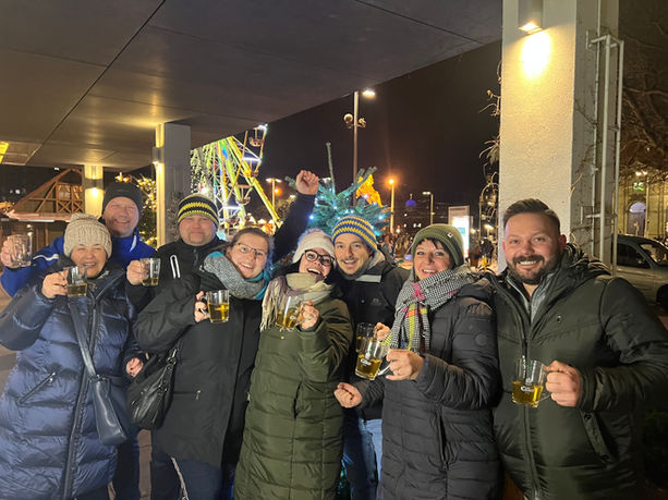 Gemeinsam auf Mission zur Weihnachtsfeier in Dresden. Entdeckt die Dresdner Weihnachtsmärkte bei eurem Teamevent zusammen mit Glühwein, Spaß und Spannung!