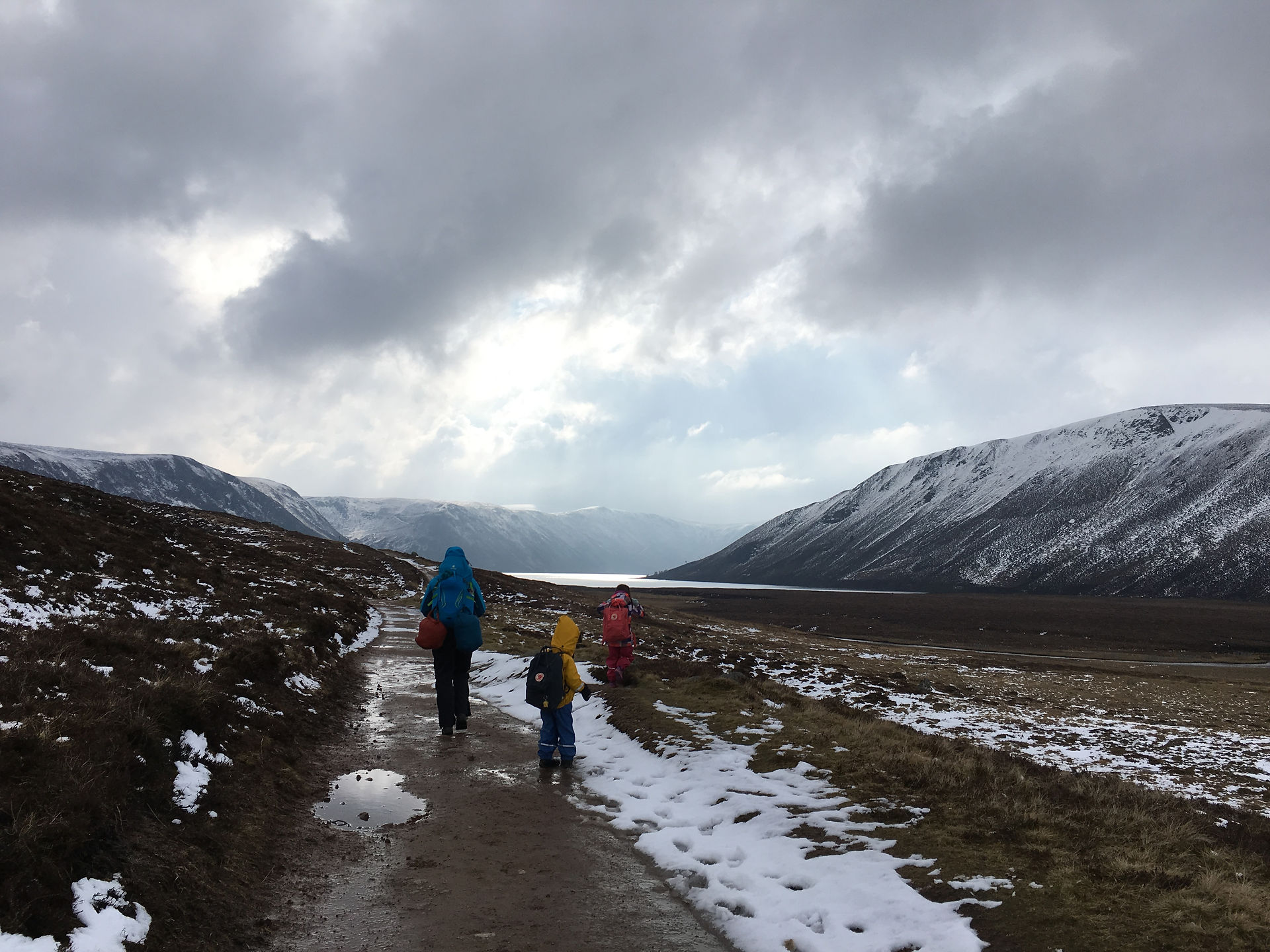Walking in to the Glen