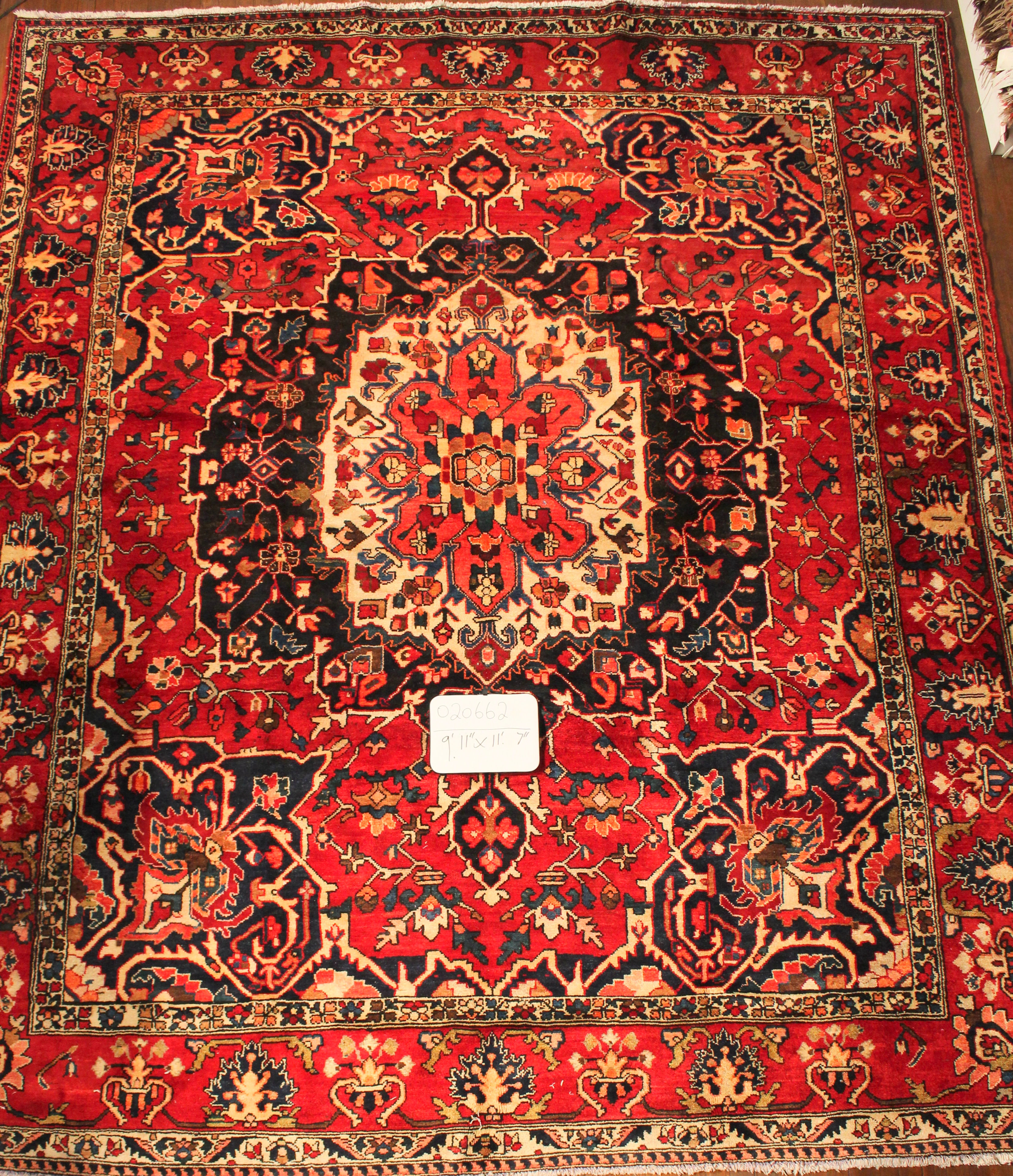 Fine Persian Hand-made Rug (#0206629)