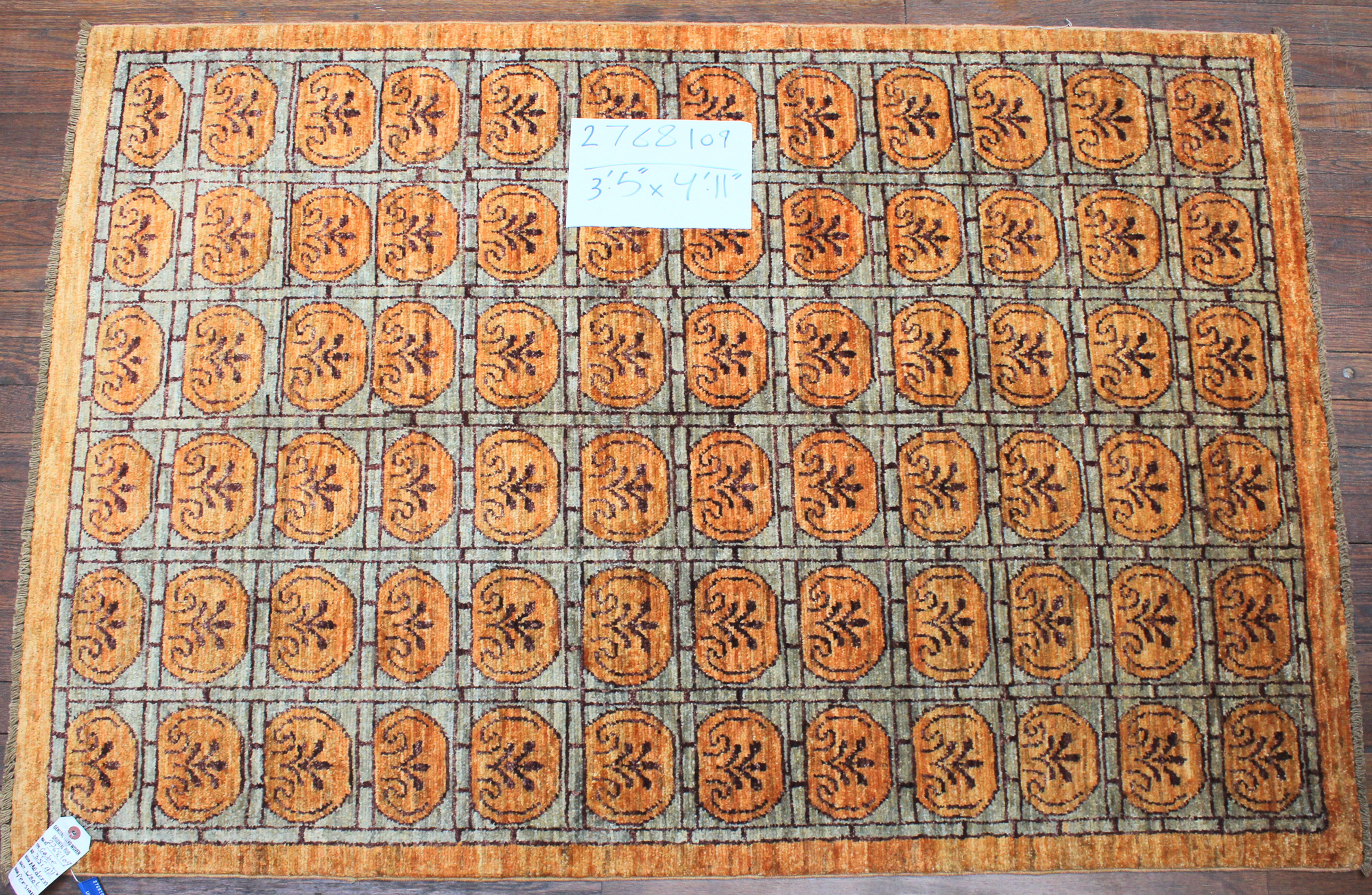 Fine Persian Hand-made Rug (#2768109)