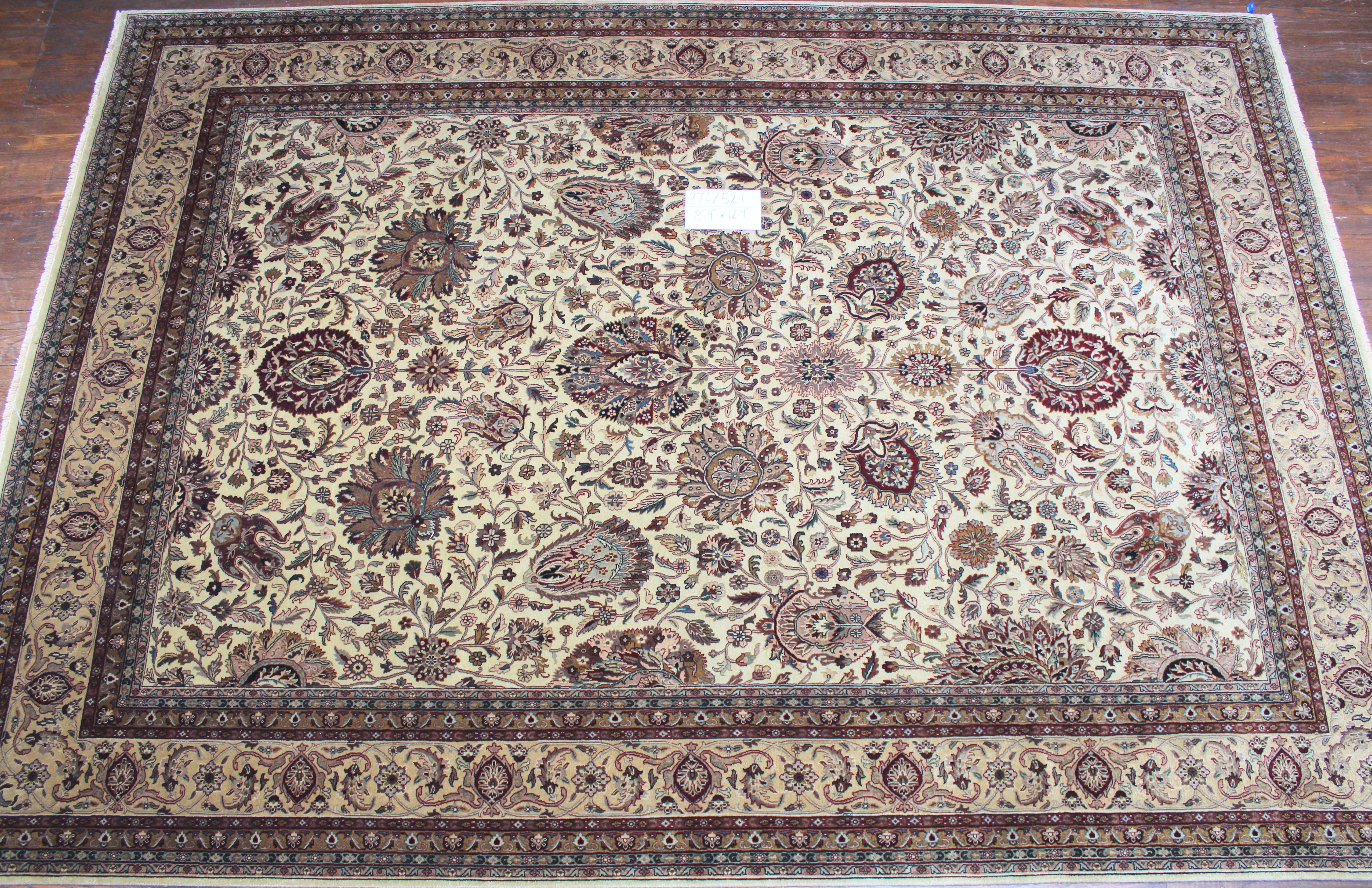 Fine Oriental Hand-made Rug (#2767521)