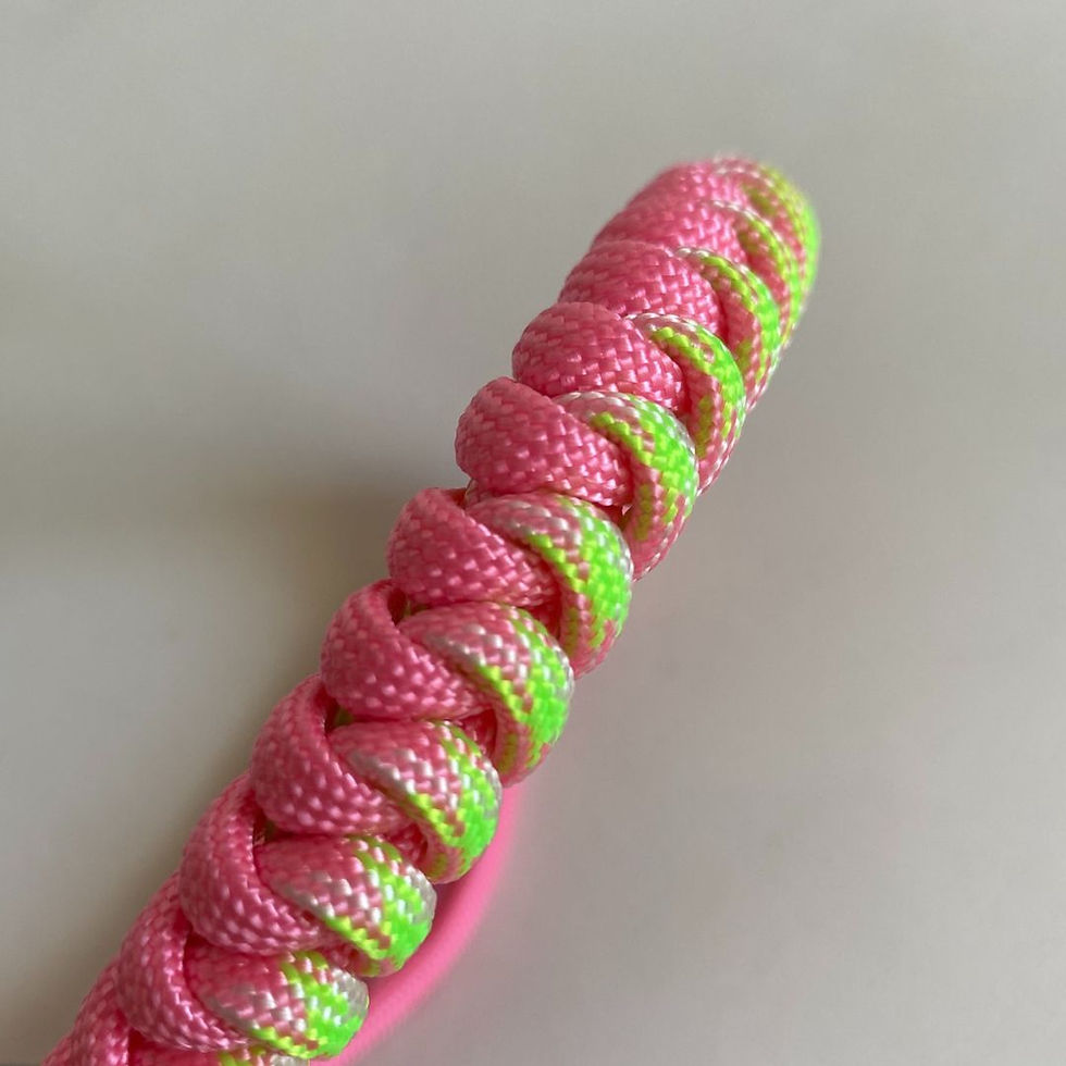 Miniatura: detalhe do colar pet artesanal em paracord rosa pink limonade
