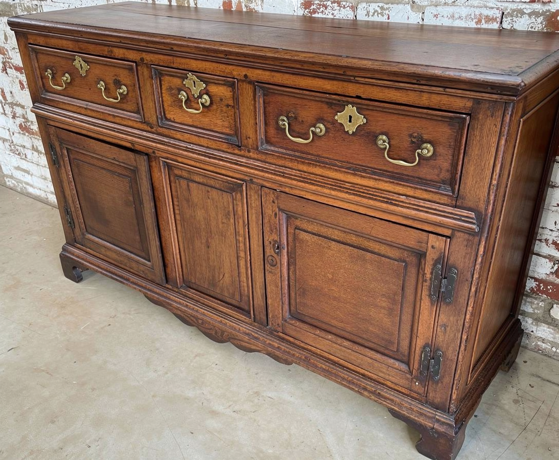18th century Oak Dresser base