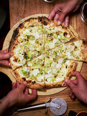 2022 - 09 - Pizza night 38 - Small maia.jpg