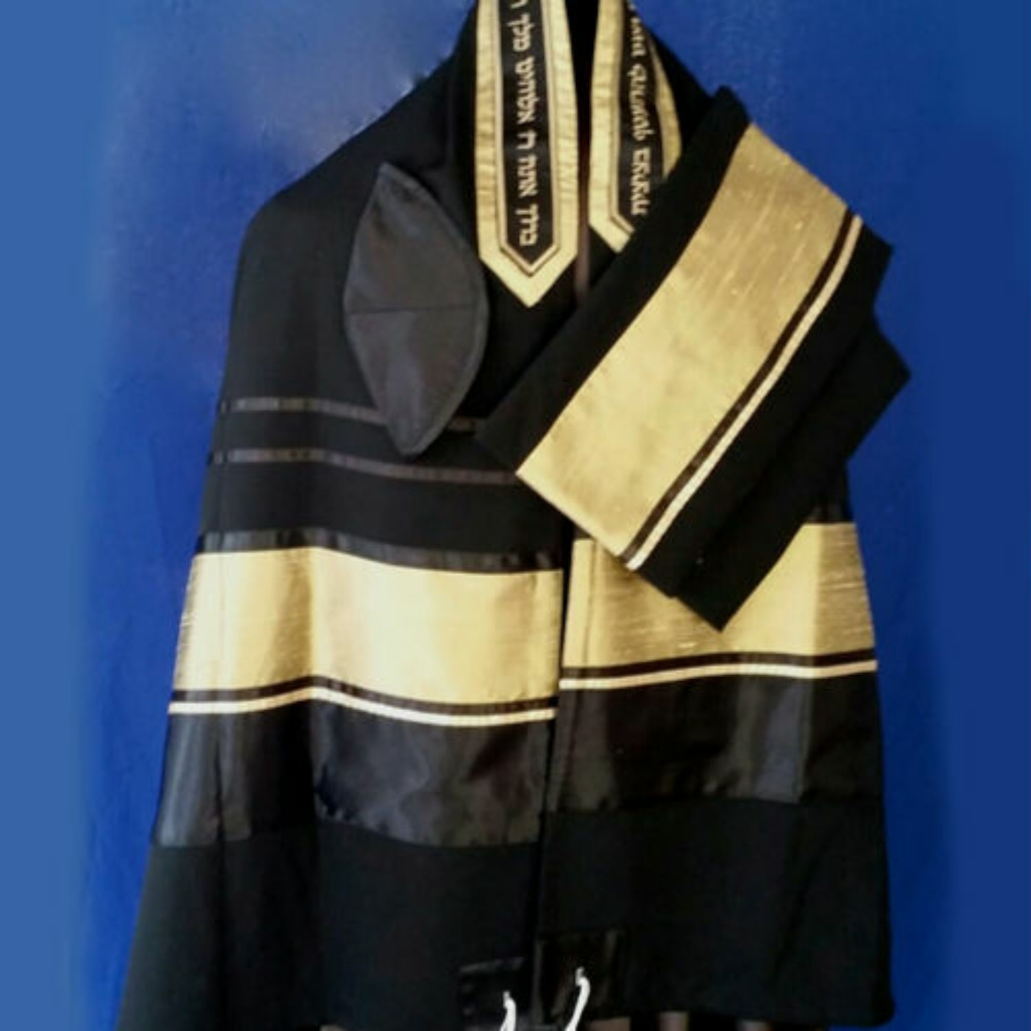 Tallit Set: Black & Gold w/ Bag & Kippah
