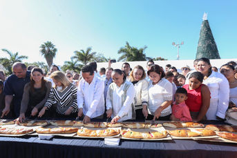 TRADICIONES UNEN A LOS SOLIDARENSES;
PARTEN ROSCA DE REYES EN ESPACIOS PÚBLICOS