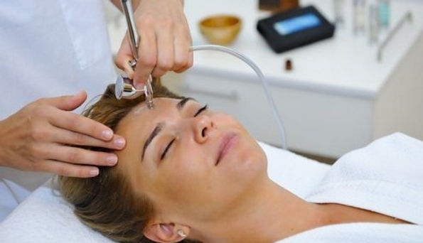 Hydrofacial treatment at Zen Spa Aesthetics providing deep cleansing, hydration, and glowing skin in South Bay.