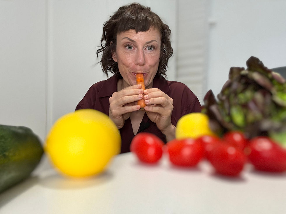 Esther mit Gemüse und Karottenflöte