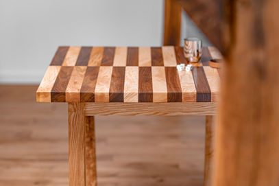 Tische aus natürlichen Resthölzern oder auch aus recycelten natürlichen alten Möbelhölzern