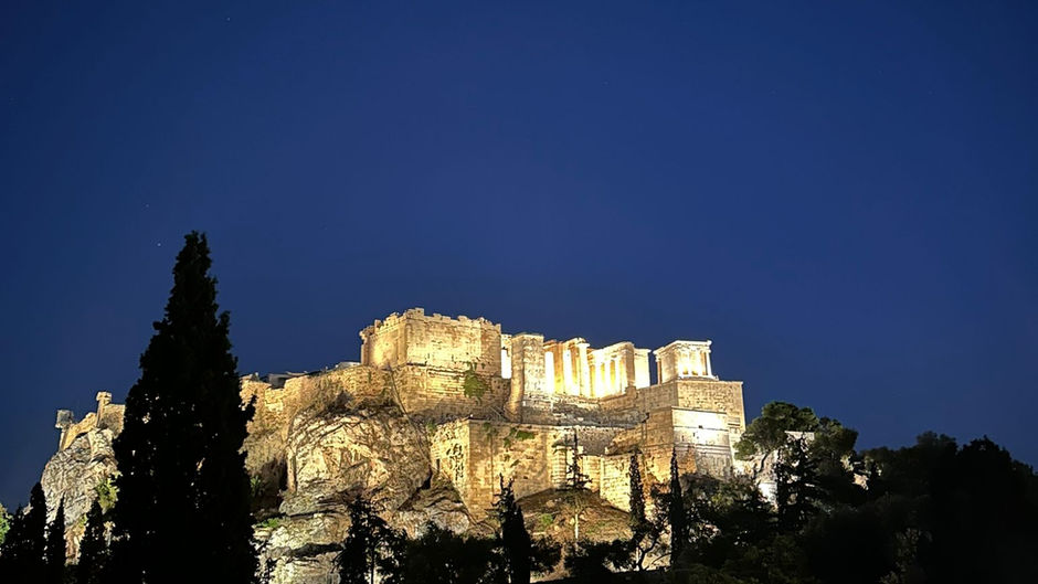 Meu primeiro dia em Atenas: deuses, colinas e a magia da Acrópole