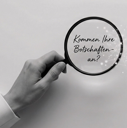 Hand mit Lupe, Kommen Ihre Botschaften an