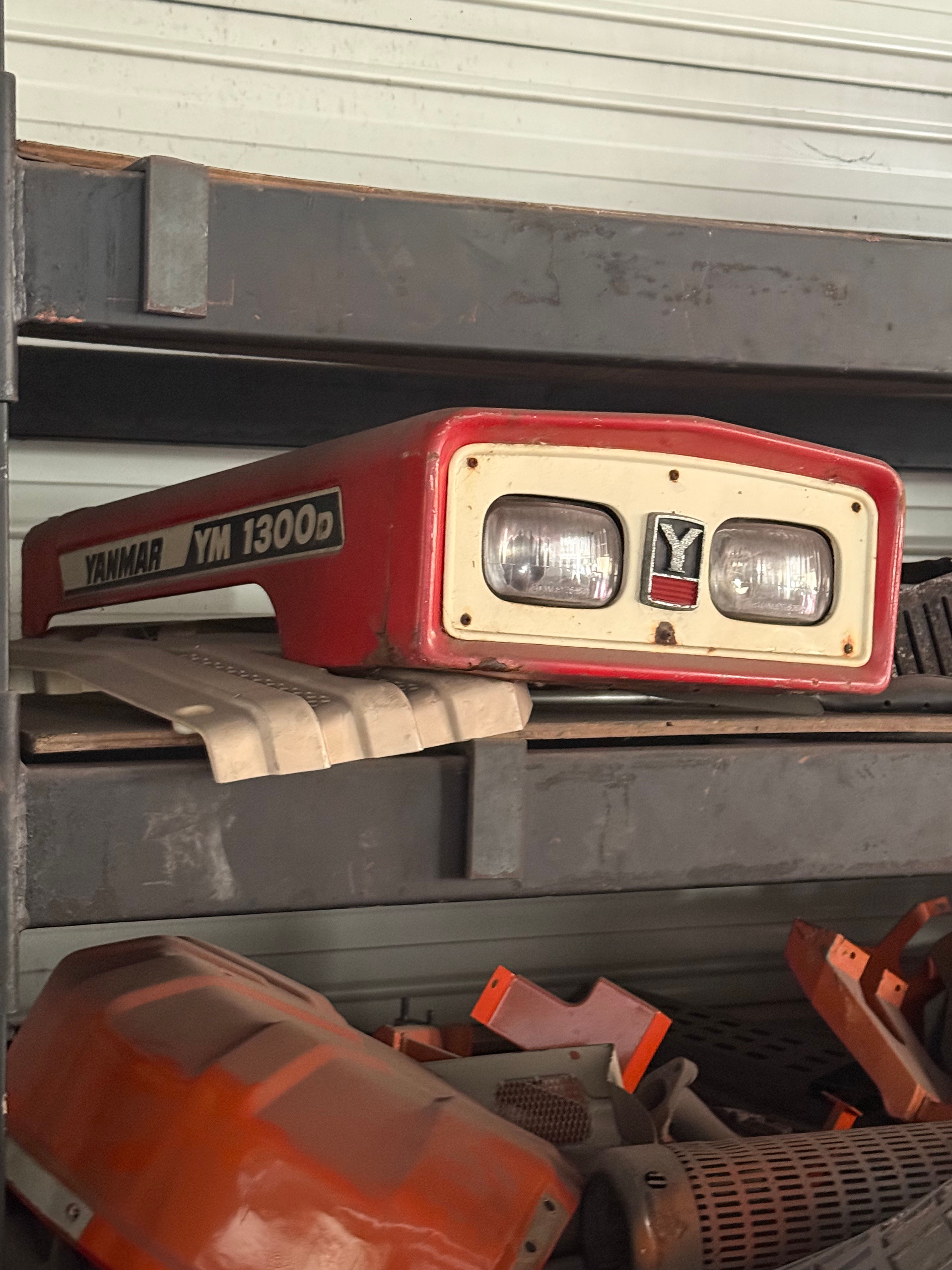 Capot de Yanmar 1300