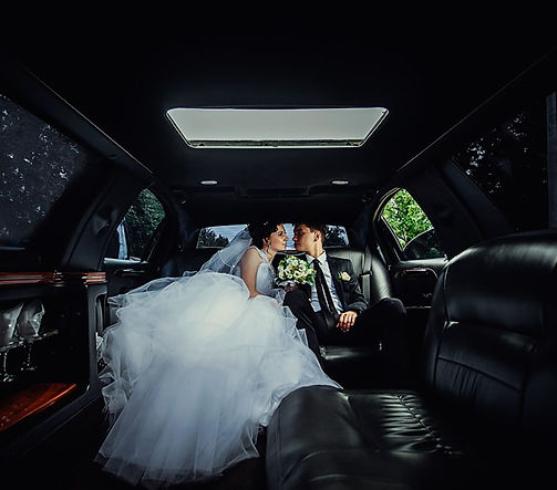 wedding-party-bus-or-wedding-limousine.jpg
