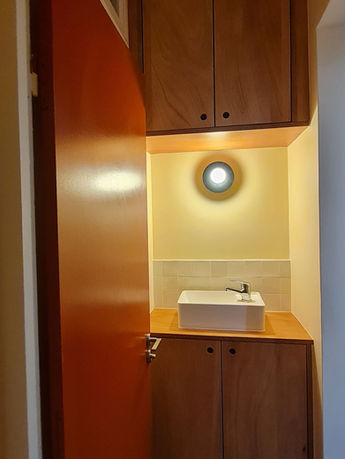 Meuble vasque en bois, rangements sur mesure