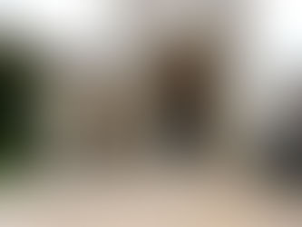 Église Saint-Julien et la statue du baptème de Clovis